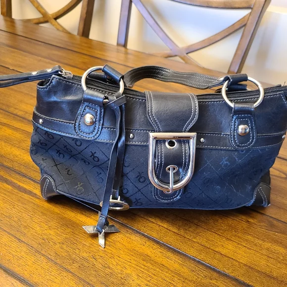 XOXO Purse - Picture 1 of 4